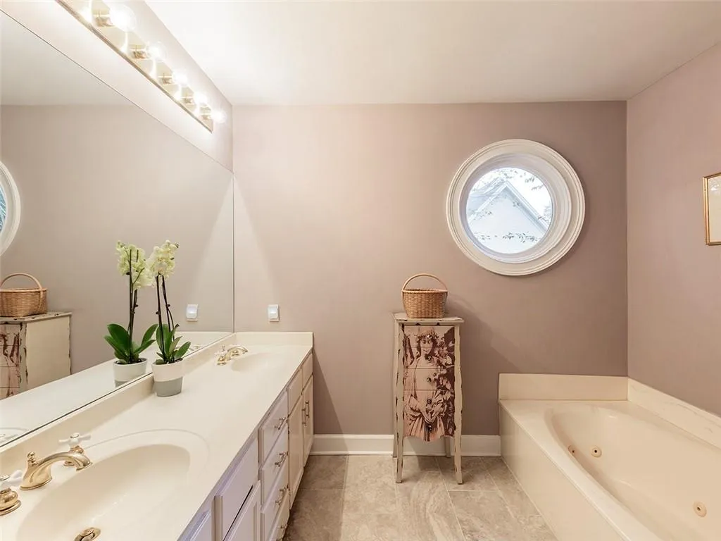 14 Westfair Court, Sandy Springs, Georgia 30328, 2 Bedrooms Bedrooms, ,2 BathroomsBathrooms,Residential,Sold,14 Westfair Court,6965819