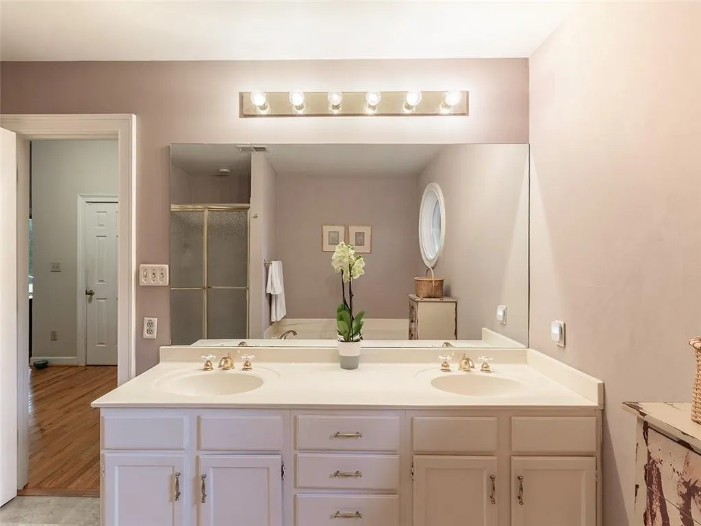 14 Westfair Court, Sandy Springs, Georgia 30328, 2 Bedrooms Bedrooms, ,2 BathroomsBathrooms,Residential,Sold,14 Westfair Court,6965819