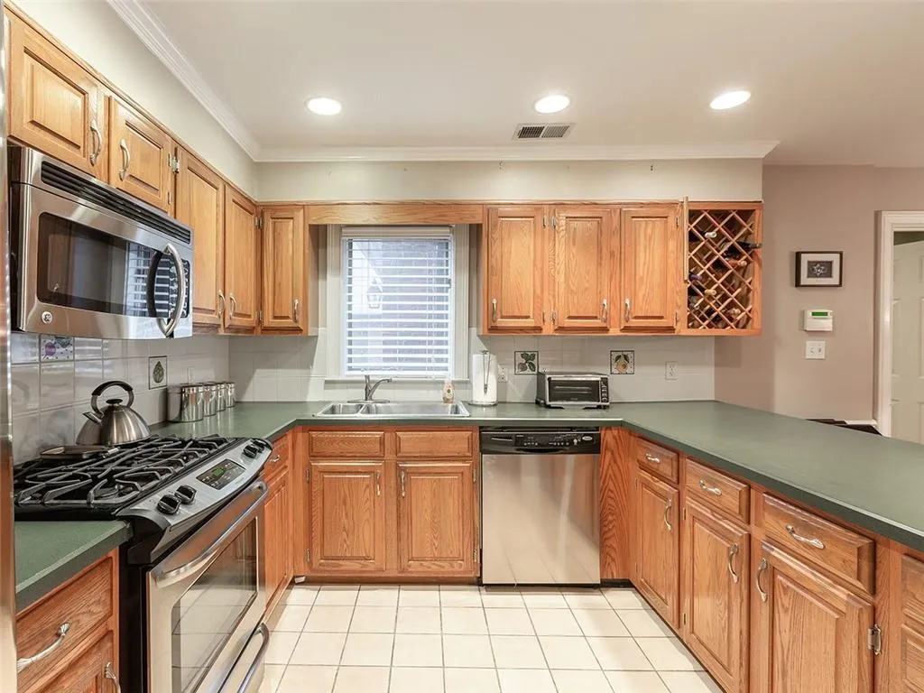 14 Westfair Court, Sandy Springs, Georgia 30328, 2 Bedrooms Bedrooms, ,2 BathroomsBathrooms,Residential,Sold,14 Westfair Court,6965819