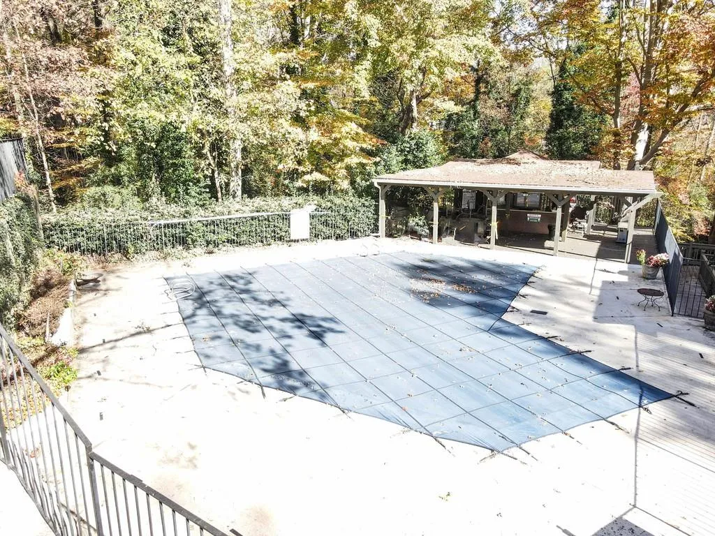 5145 Roswell Road Unit 1, Atlanta, Georgia 30342, 2 Bedrooms Bedrooms, ,1 BathroomBathrooms,Residential,Sold,5145 Roswell Road Unit 1,6813348