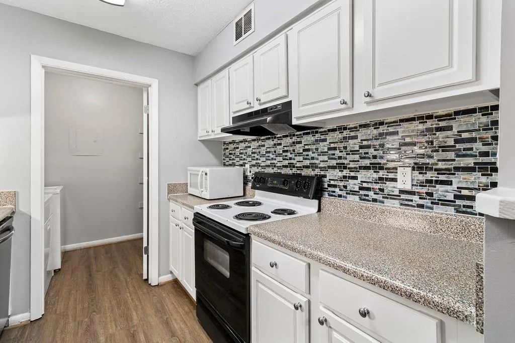 5145 Roswell Road Unit 1, Atlanta, Georgia 30342, 2 Bedrooms Bedrooms, ,1 BathroomBathrooms,Residential,Sold,5145 Roswell Road Unit 1,6813348