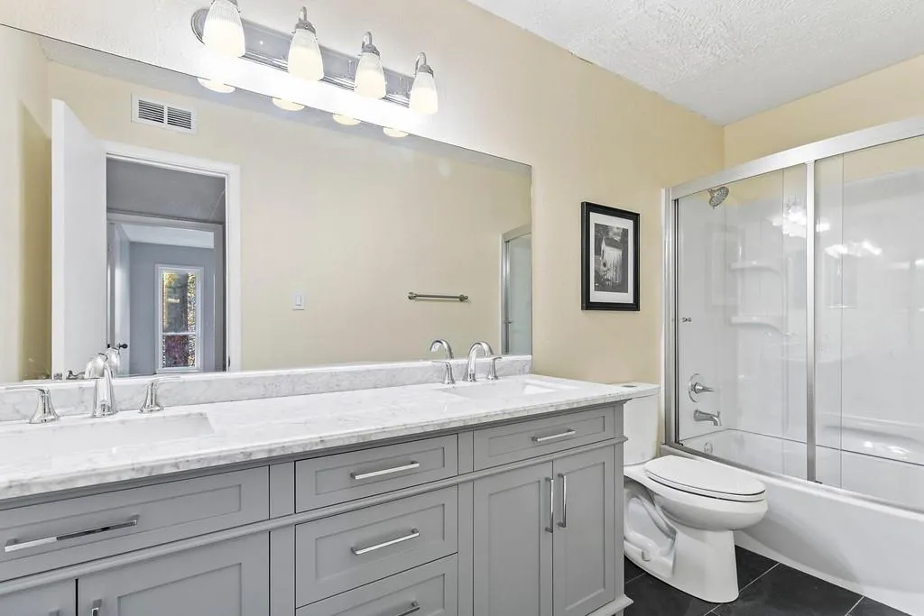 5145 Roswell Road Unit 1, Atlanta, Georgia 30342, 2 Bedrooms Bedrooms, ,1 BathroomBathrooms,Residential,Sold,5145 Roswell Road Unit 1,6813348