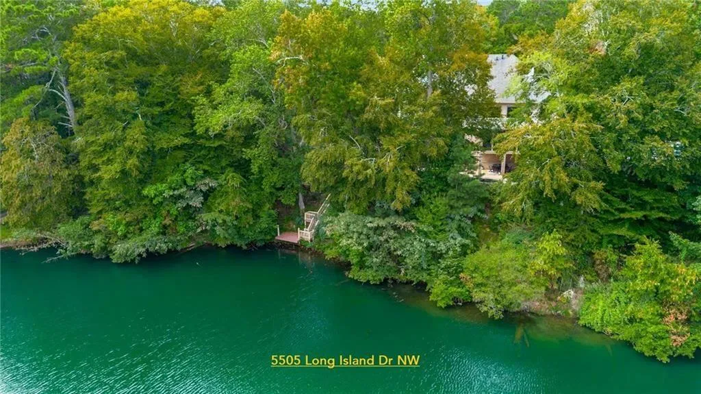 5505 Long Island Drive Nw, Atlanta, Georgia 30327, 6 Bedrooms Bedrooms, ,6 BathroomsBathrooms,Residential,For Sale,5505 Long Island Drive Nw,7652382