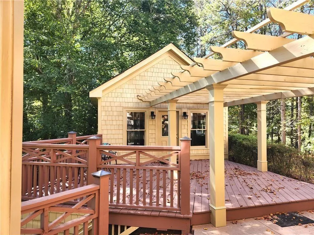 Guest or Pool house?