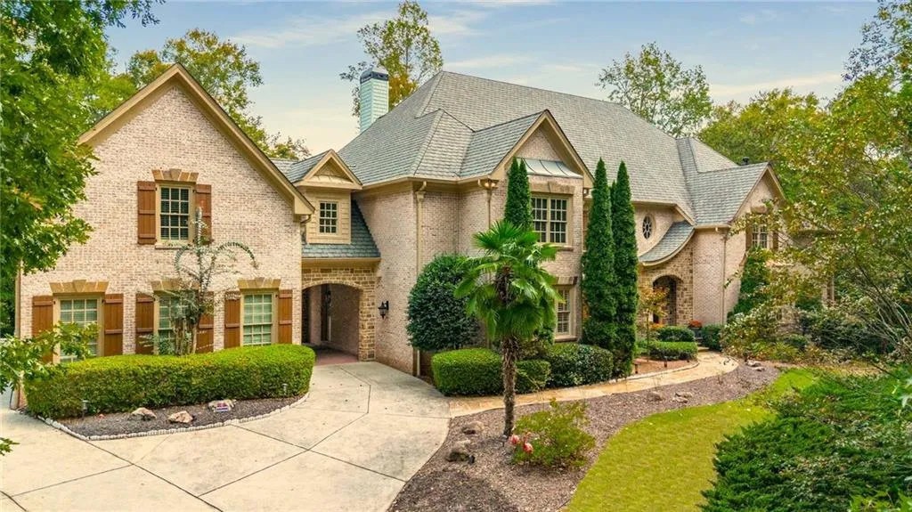 Welcome to your private estate in Sandy Spring!