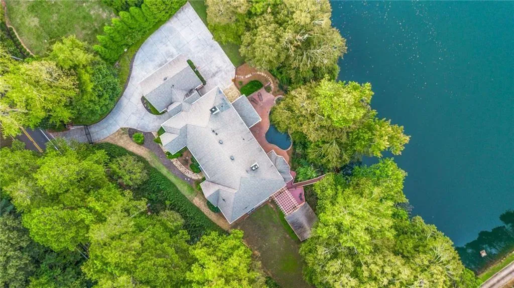 5505 Long Island Drive Nw, Atlanta, Georgia 30327, 6 Bedrooms Bedrooms, ,6 BathroomsBathrooms,Residential,For Sale,5505 Long Island Drive Nw,7652382