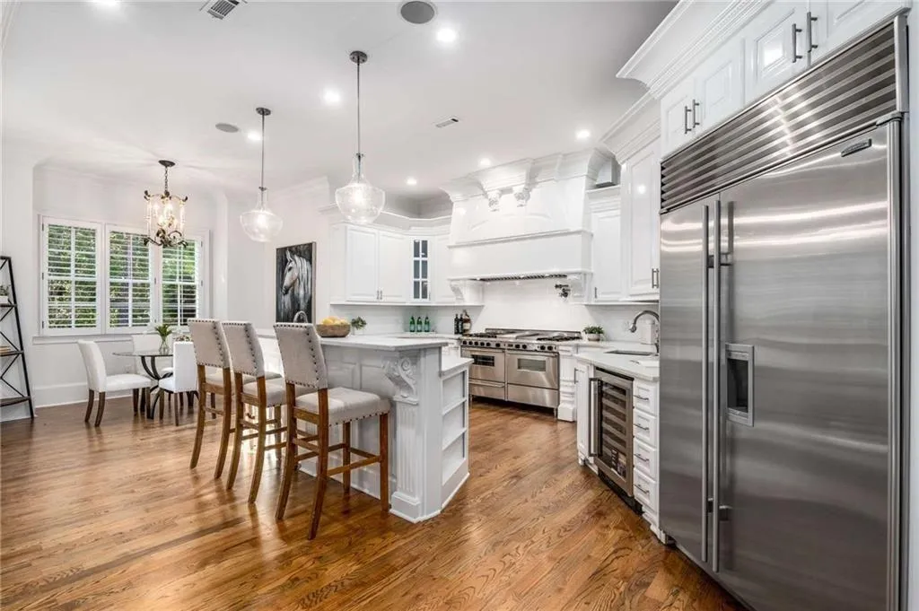 Open space to cook and entertain