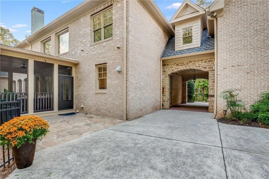 Covered drive-thru between the house and garage