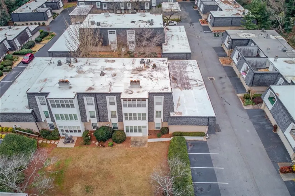 5515 Chemin De Vie, Atlanta, Georgia 30342, 2 Bedrooms Bedrooms, ,2 BathroomsBathrooms,Residential,Sold,5515 Chemin De Vie,6990212