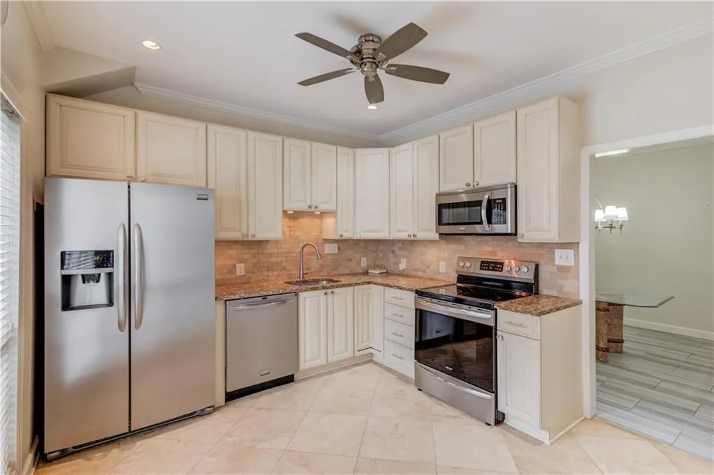 5515 Chemin De Vie, Atlanta, Georgia 30342, 2 Bedrooms Bedrooms, ,2 BathroomsBathrooms,Residential,Sold,5515 Chemin De Vie,6990212