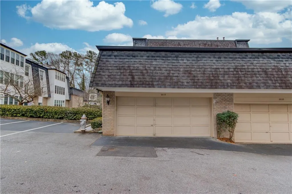 5515 Chemin De Vie, Atlanta, Georgia 30342, 2 Bedrooms Bedrooms, ,2 BathroomsBathrooms,Residential,Sold,5515 Chemin De Vie,6990212