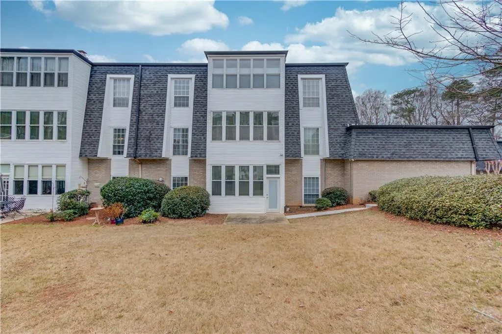5515 Chemin De Vie, Atlanta, Georgia 30342, 2 Bedrooms Bedrooms, ,2 BathroomsBathrooms,Residential,Sold,5515 Chemin De Vie,6990212
