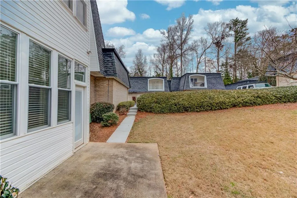 5515 Chemin De Vie, Atlanta, Georgia 30342, 2 Bedrooms Bedrooms, ,2 BathroomsBathrooms,Residential,Sold,5515 Chemin De Vie,6990212