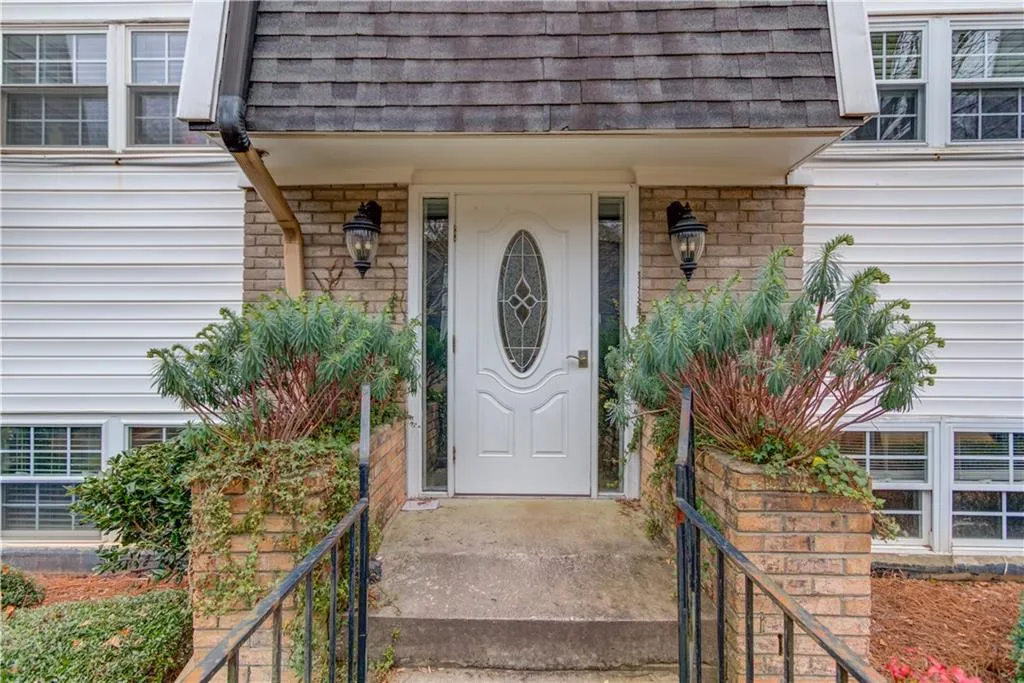 5515 Chemin De Vie, Atlanta, Georgia 30342, 2 Bedrooms Bedrooms, ,2 BathroomsBathrooms,Residential,Sold,5515 Chemin De Vie,6990212