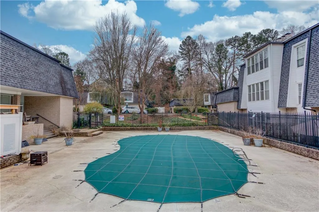 5515 Chemin De Vie, Atlanta, Georgia 30342, 2 Bedrooms Bedrooms, ,2 BathroomsBathrooms,Residential,Sold,5515 Chemin De Vie,6990212