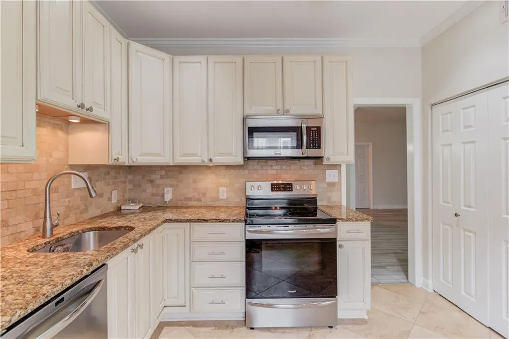 5515 Chemin De Vie, Atlanta, Georgia 30342, 2 Bedrooms Bedrooms, ,2 BathroomsBathrooms,Residential,Sold,5515 Chemin De Vie,6990212