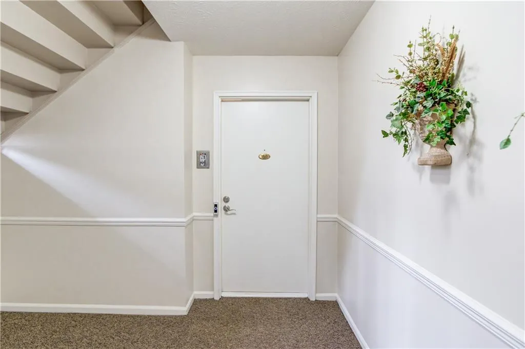 5515 Chemin De Vie, Atlanta, Georgia 30342, 2 Bedrooms Bedrooms, ,2 BathroomsBathrooms,Residential,Sold,5515 Chemin De Vie,6990212