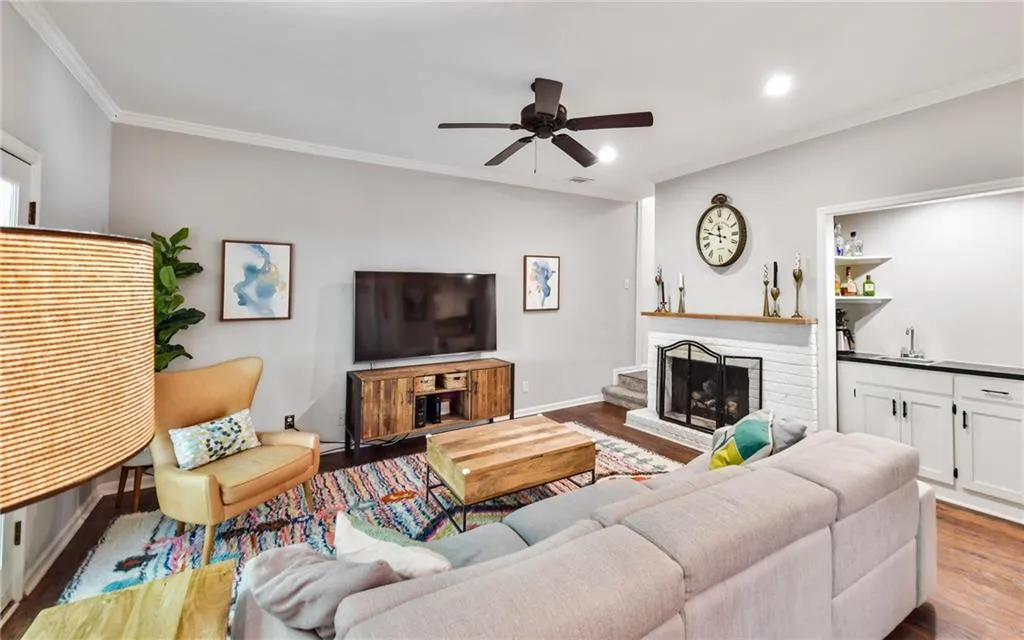 5710 Chemin De Vie Unit 5710, Atlanta, Georgia 30342, 3 Bedrooms Bedrooms, ,2 BathroomsBathrooms,Residential,Sold,5710 Chemin De Vie Unit 5710,6969099