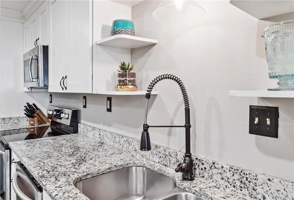 5710 Chemin De Vie Unit 5710, Atlanta, Georgia 30342, 3 Bedrooms Bedrooms, ,2 BathroomsBathrooms,Residential,Sold,5710 Chemin De Vie Unit 5710,6969099