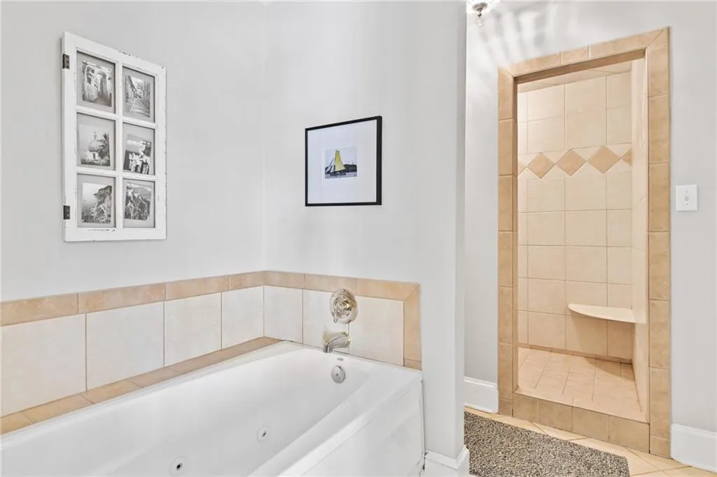 5710 Chemin De Vie Unit 5710, Atlanta, Georgia 30342, 3 Bedrooms Bedrooms, ,2 BathroomsBathrooms,Residential,Sold,5710 Chemin De Vie Unit 5710,6969099