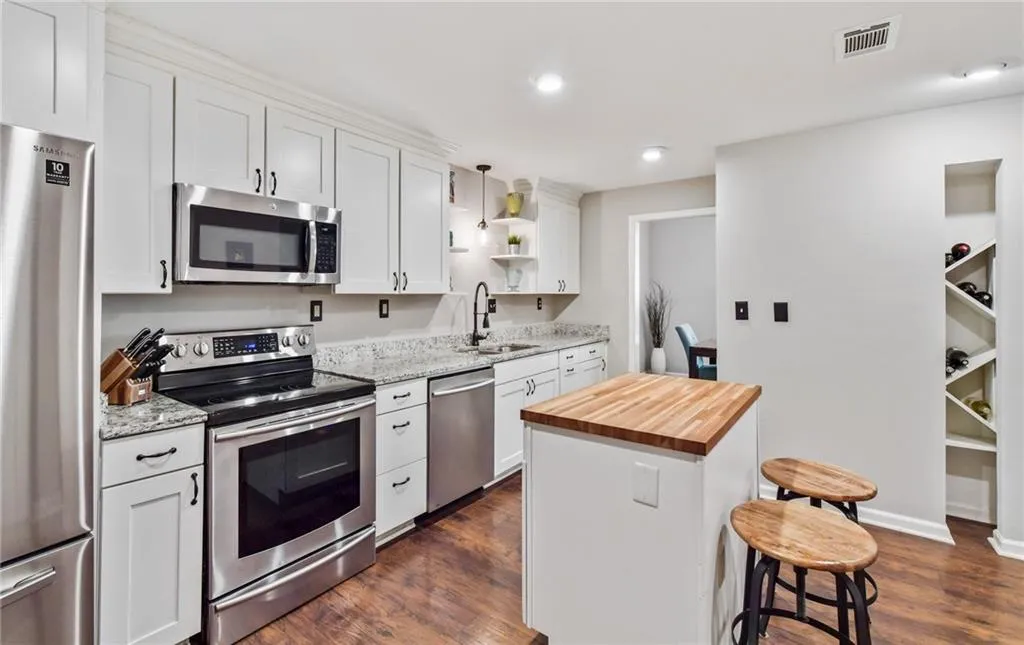 5710 Chemin De Vie Unit 5710, Atlanta, Georgia 30342, 3 Bedrooms Bedrooms, ,2 BathroomsBathrooms,Residential,Sold,5710 Chemin De Vie Unit 5710,6969099