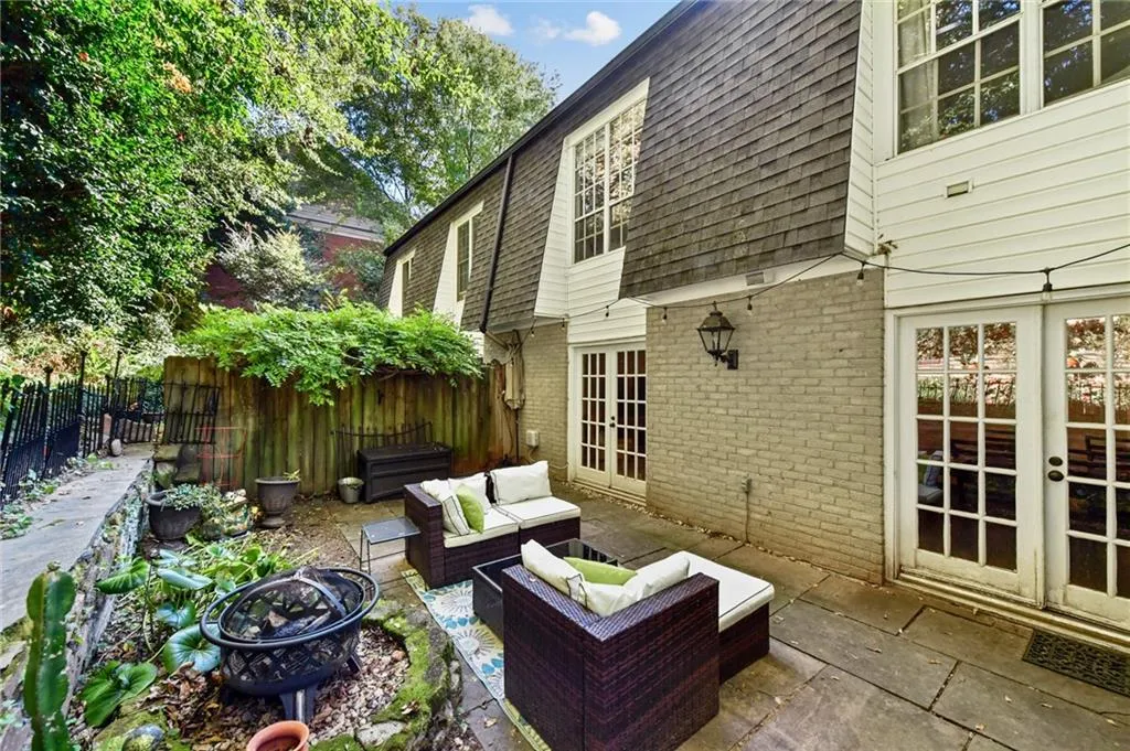 5710 Chemin De Vie Unit 5710, Atlanta, Georgia 30342, 3 Bedrooms Bedrooms, ,2 BathroomsBathrooms,Residential,Sold,5710 Chemin De Vie Unit 5710,6969099