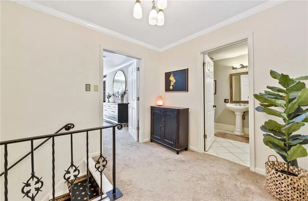 5710 Chemin De Vie Unit 5710, Atlanta, Georgia 30342, 3 Bedrooms Bedrooms, ,2 BathroomsBathrooms,Residential,Sold,5710 Chemin De Vie Unit 5710,6969099