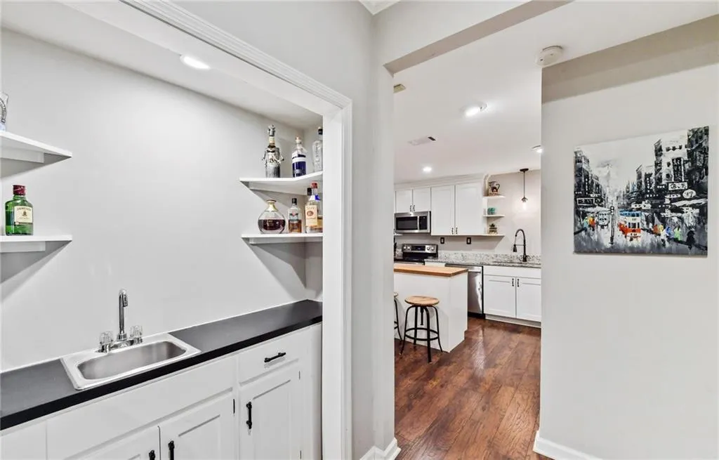 5710 Chemin De Vie Unit 5710, Atlanta, Georgia 30342, 3 Bedrooms Bedrooms, ,2 BathroomsBathrooms,Residential,Sold,5710 Chemin De Vie Unit 5710,6969099