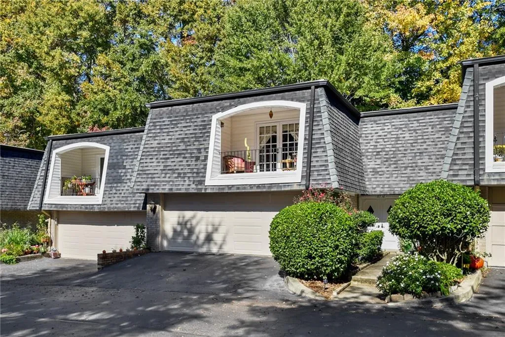 5710 Chemin De Vie Unit 5710, Atlanta, Georgia 30342, 3 Bedrooms Bedrooms, ,2 BathroomsBathrooms,Residential,Sold,5710 Chemin De Vie Unit 5710,6969099