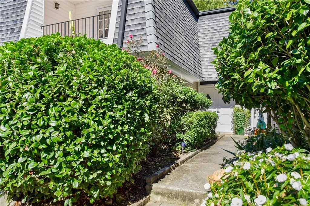 5710 Chemin De Vie Unit 5710, Atlanta, Georgia 30342, 3 Bedrooms Bedrooms, ,2 BathroomsBathrooms,Residential,Sold,5710 Chemin De Vie Unit 5710,6969099