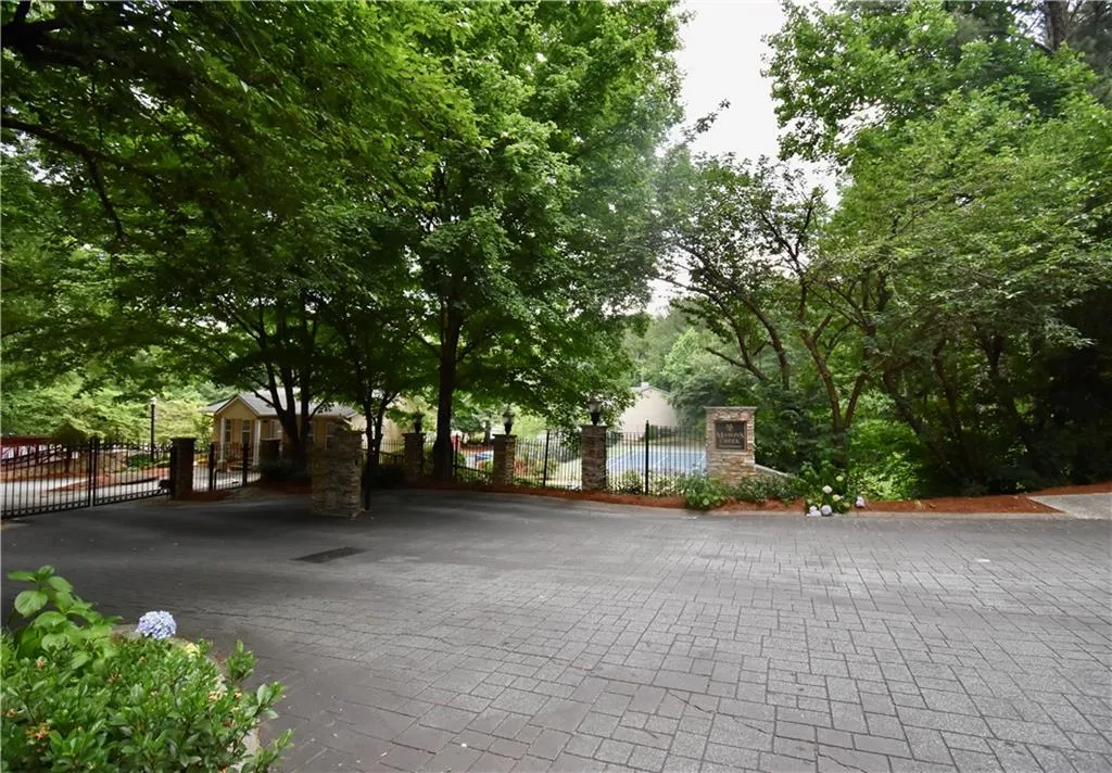 404 Masons Creek Circle, Sandy Springs, Georgia 30350, 2 Bedrooms Bedrooms, ,2 BathroomsBathrooms,Residential,Sold,404 Masons Creek Circle,6895107