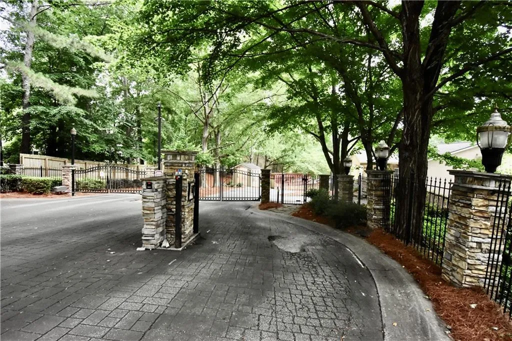 404 Masons Creek Circle, Sandy Springs, Georgia 30350, 2 Bedrooms Bedrooms, ,2 BathroomsBathrooms,Residential,Sold,404 Masons Creek Circle,6895107