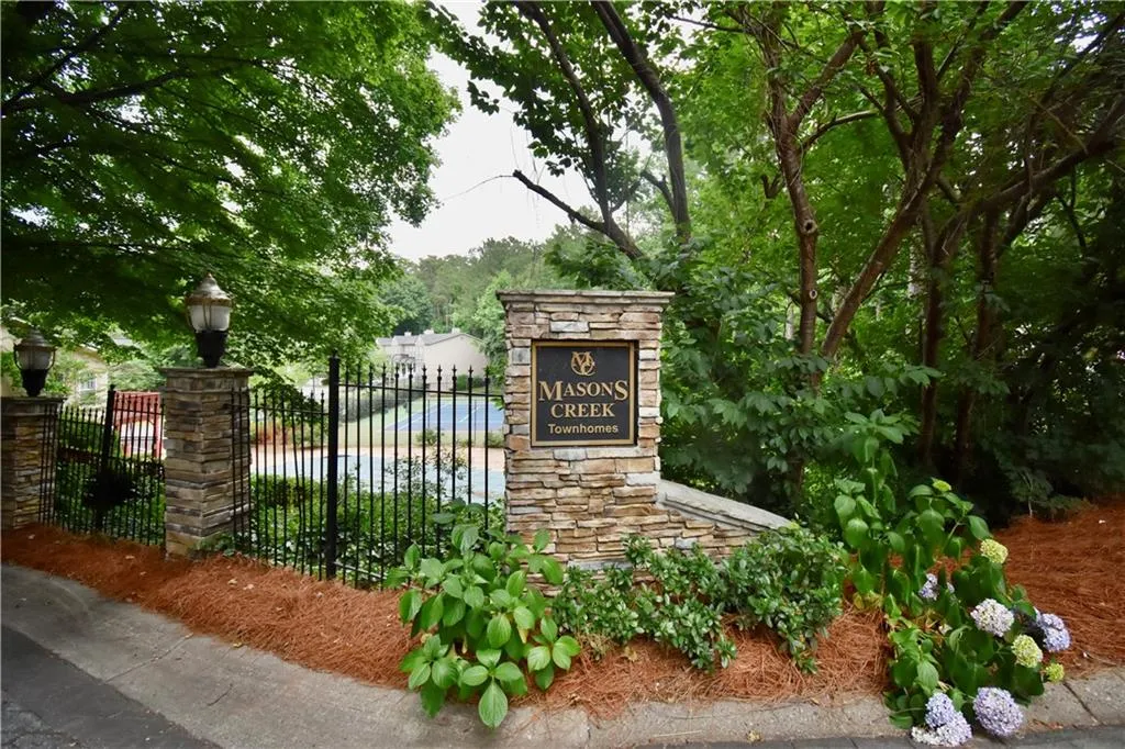404 Masons Creek Circle, Sandy Springs, Georgia 30350, 2 Bedrooms Bedrooms, ,2 BathroomsBathrooms,Residential,Sold,404 Masons Creek Circle,6895107