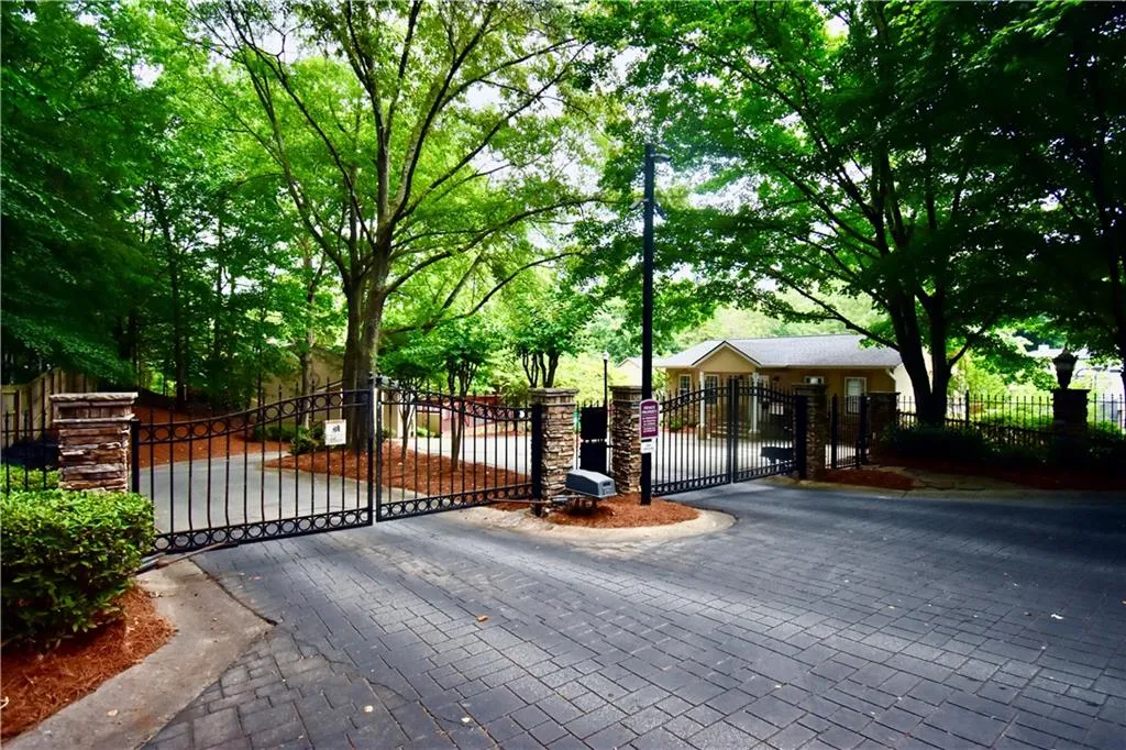 404 Masons Creek Circle, Sandy Springs, Georgia 30350, 2 Bedrooms Bedrooms, ,2 BathroomsBathrooms,Residential,Sold,404 Masons Creek Circle,6895107