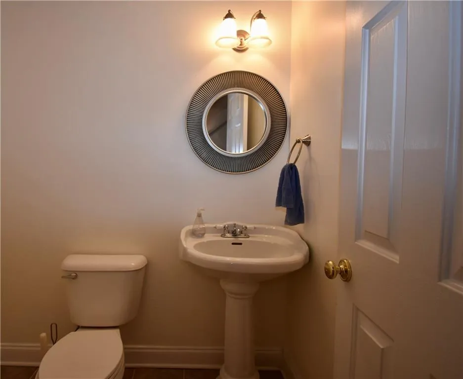 404 Masons Creek Circle, Sandy Springs, Georgia 30350, 2 Bedrooms Bedrooms, ,2 BathroomsBathrooms,Residential,Sold,404 Masons Creek Circle,6895107