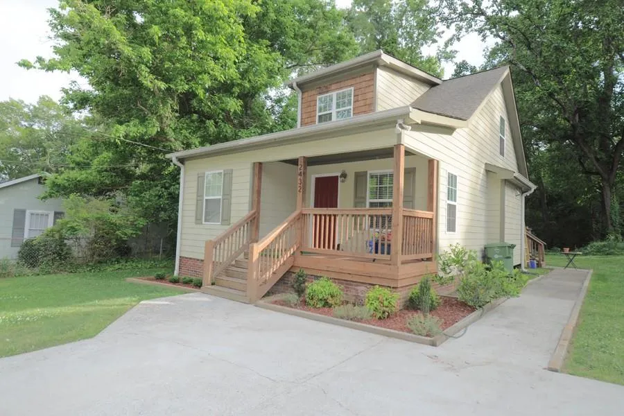2432 Brantley Street Nw, Atlanta, Georgia 30318, 3 Bedrooms Bedrooms, ,2 BathroomsBathrooms,Residential,Sold,2432 Brantley Street Nw,5683963