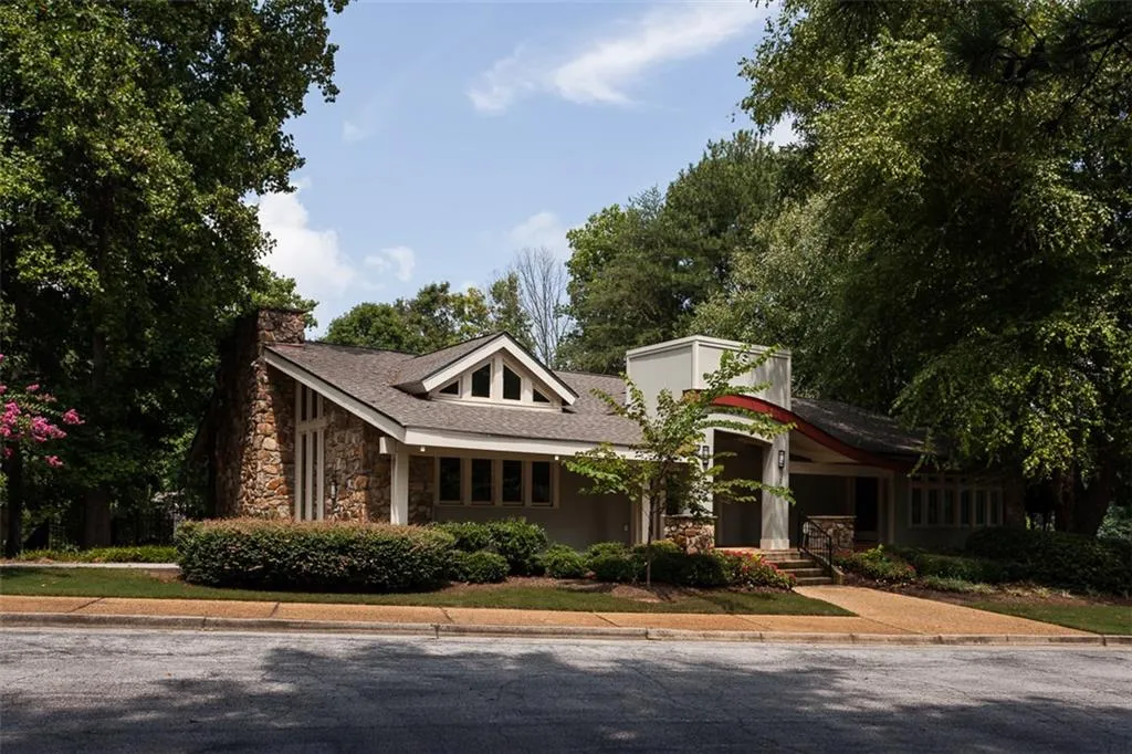 603 Garden Court, Sandy Springs, Georgia 30328, 3 Bedrooms Bedrooms, ,2 BathroomsBathrooms,Residential,Sold,603 Garden Court,5587751