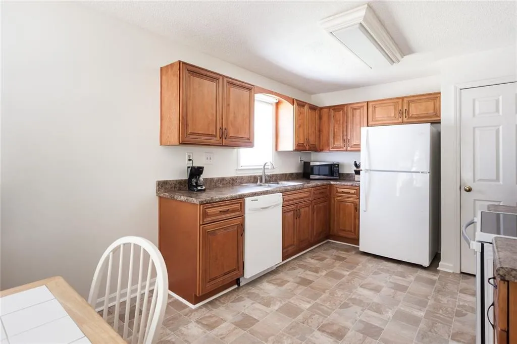 603 Garden Court, Sandy Springs, Georgia 30328, 3 Bedrooms Bedrooms, ,2 BathroomsBathrooms,Residential,Sold,603 Garden Court,5587751