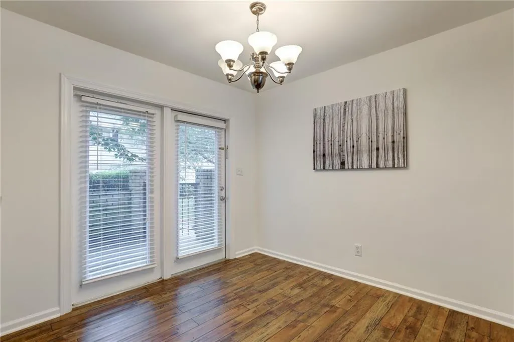 6940 Roswell Road Unit 5d, Sandy Springs, Georgia 30328, 2 Bedrooms Bedrooms, ,1 BathroomBathrooms,Residential,Sold,6940 Roswell Road Unit 5d,6761358