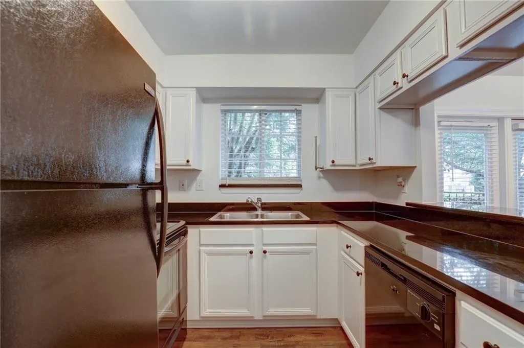 6940 Roswell Road Unit 5d, Sandy Springs, Georgia 30328, 2 Bedrooms Bedrooms, ,1 BathroomBathrooms,Residential,Sold,6940 Roswell Road Unit 5d,6761358