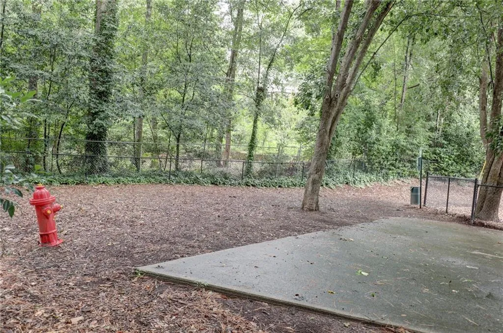 6940 Roswell Road Unit 5d, Sandy Springs, Georgia 30328, 2 Bedrooms Bedrooms, ,1 BathroomBathrooms,Residential,Sold,6940 Roswell Road Unit 5d,6761358