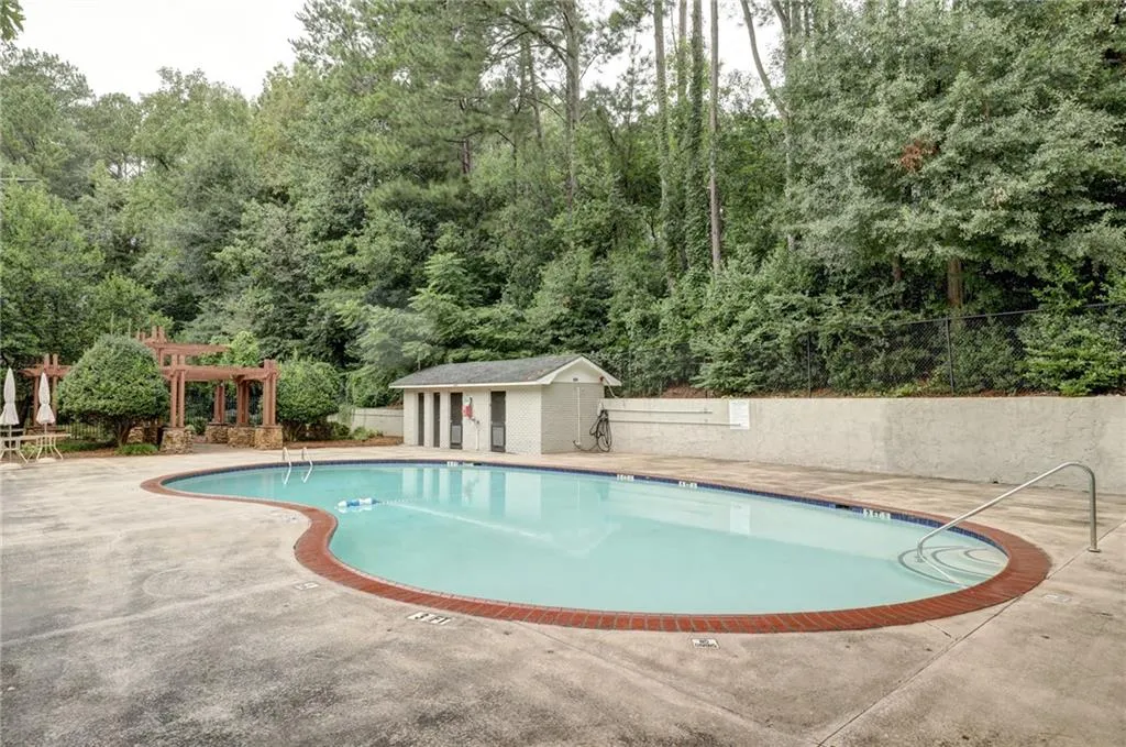 6940 Roswell Road Unit 5d, Sandy Springs, Georgia 30328, 2 Bedrooms Bedrooms, ,1 BathroomBathrooms,Residential,Sold,6940 Roswell Road Unit 5d,6761358