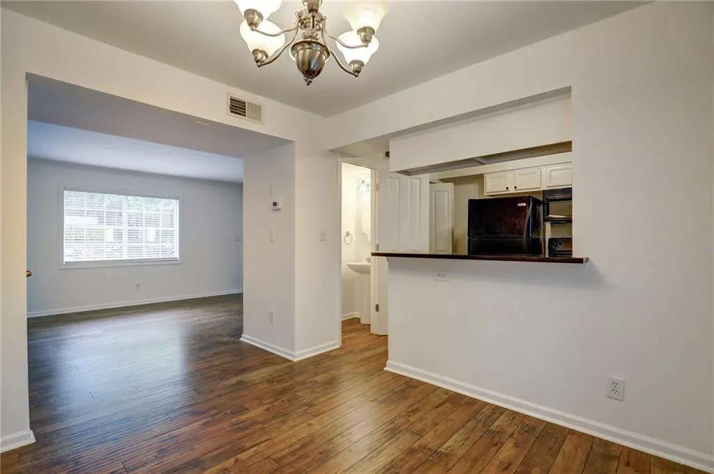 6940 Roswell Road Unit 5d, Sandy Springs, Georgia 30328, 2 Bedrooms Bedrooms, ,1 BathroomBathrooms,Residential,Sold,6940 Roswell Road Unit 5d,6761358