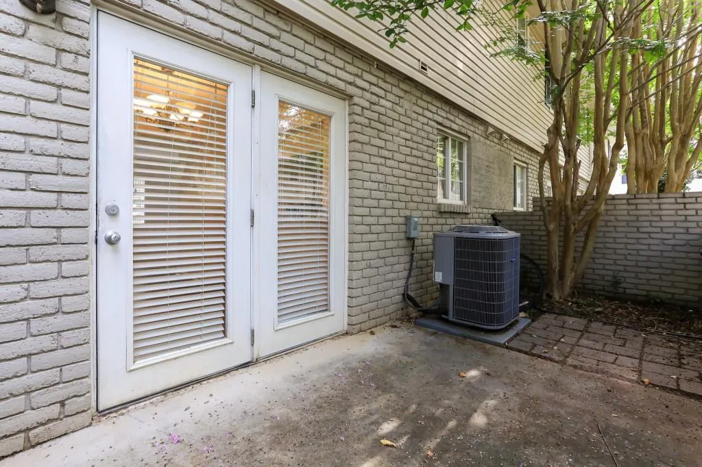 6940 Roswell Road Unit 5d, Sandy Springs, Georgia 30328, 2 Bedrooms Bedrooms, ,1 BathroomBathrooms,Residential,Sold,6940 Roswell Road Unit 5d,6761358