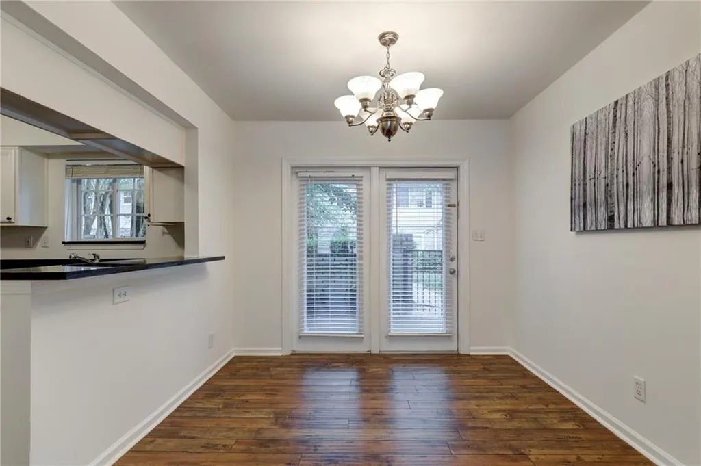 6940 Roswell Road Unit 5d, Sandy Springs, Georgia 30328, 2 Bedrooms Bedrooms, ,1 BathroomBathrooms,Residential,Sold,6940 Roswell Road Unit 5d,6761358