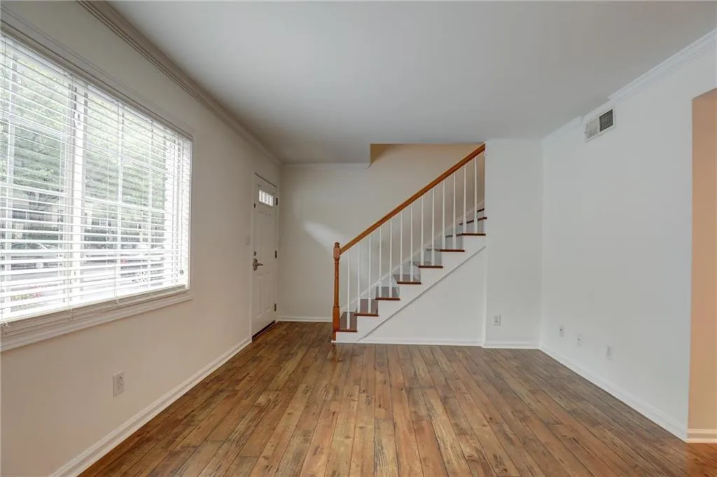 6940 Roswell Road Unit 5d, Sandy Springs, Georgia 30328, 2 Bedrooms Bedrooms, ,1 BathroomBathrooms,Residential,Sold,6940 Roswell Road Unit 5d,6761358