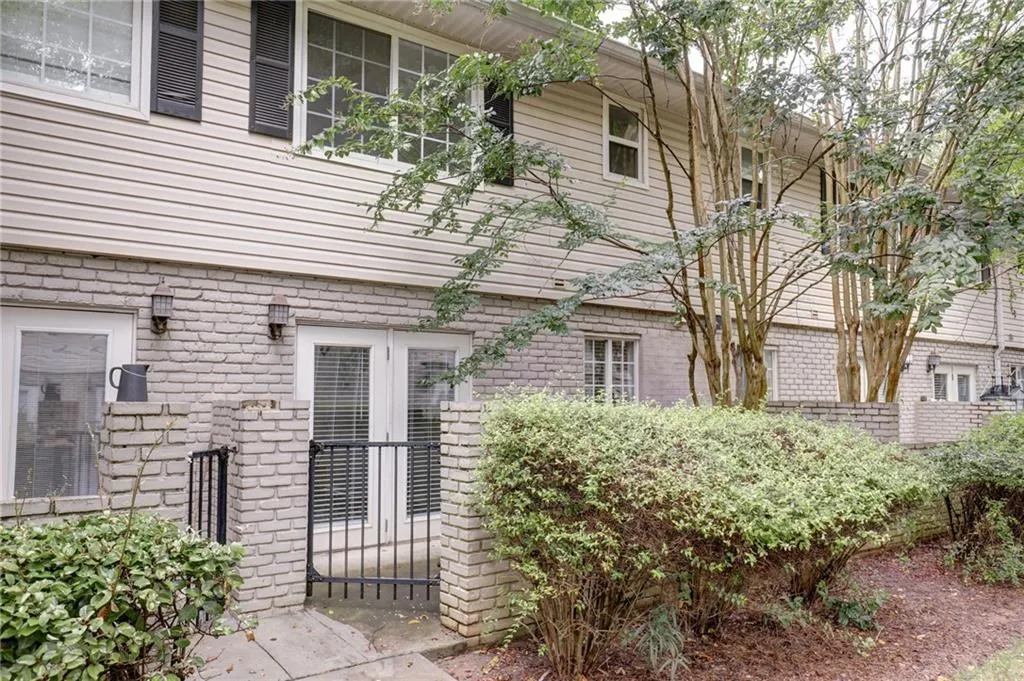 6940 Roswell Road Unit 5d, Sandy Springs, Georgia 30328, 2 Bedrooms Bedrooms, ,1 BathroomBathrooms,Residential,Sold,6940 Roswell Road Unit 5d,6761358