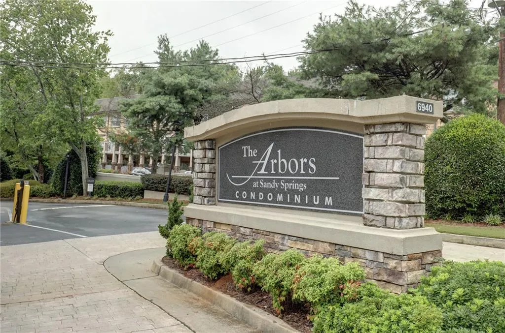 6940 Roswell Road Unit 5d, Sandy Springs, Georgia 30328, 2 Bedrooms Bedrooms, ,1 BathroomBathrooms,Residential,Sold,6940 Roswell Road Unit 5d,6761358
