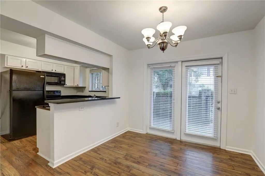 6940 Roswell Road Unit 5d, Sandy Springs, Georgia 30328, 2 Bedrooms Bedrooms, ,1 BathroomBathrooms,Residential,Sold,6940 Roswell Road Unit 5d,6761358