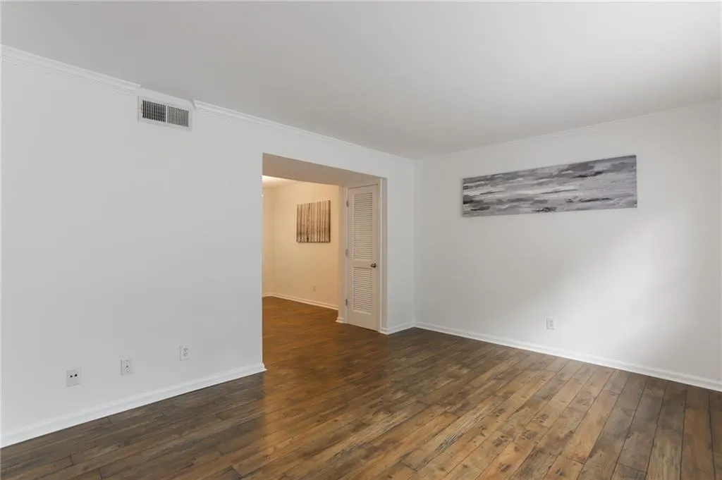 6940 Roswell Road Unit 5d, Sandy Springs, Georgia 30328, 2 Bedrooms Bedrooms, ,1 BathroomBathrooms,Residential,Sold,6940 Roswell Road Unit 5d,6761358